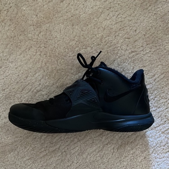 Nike Kyrie Flytrap - Picture 5 of 7